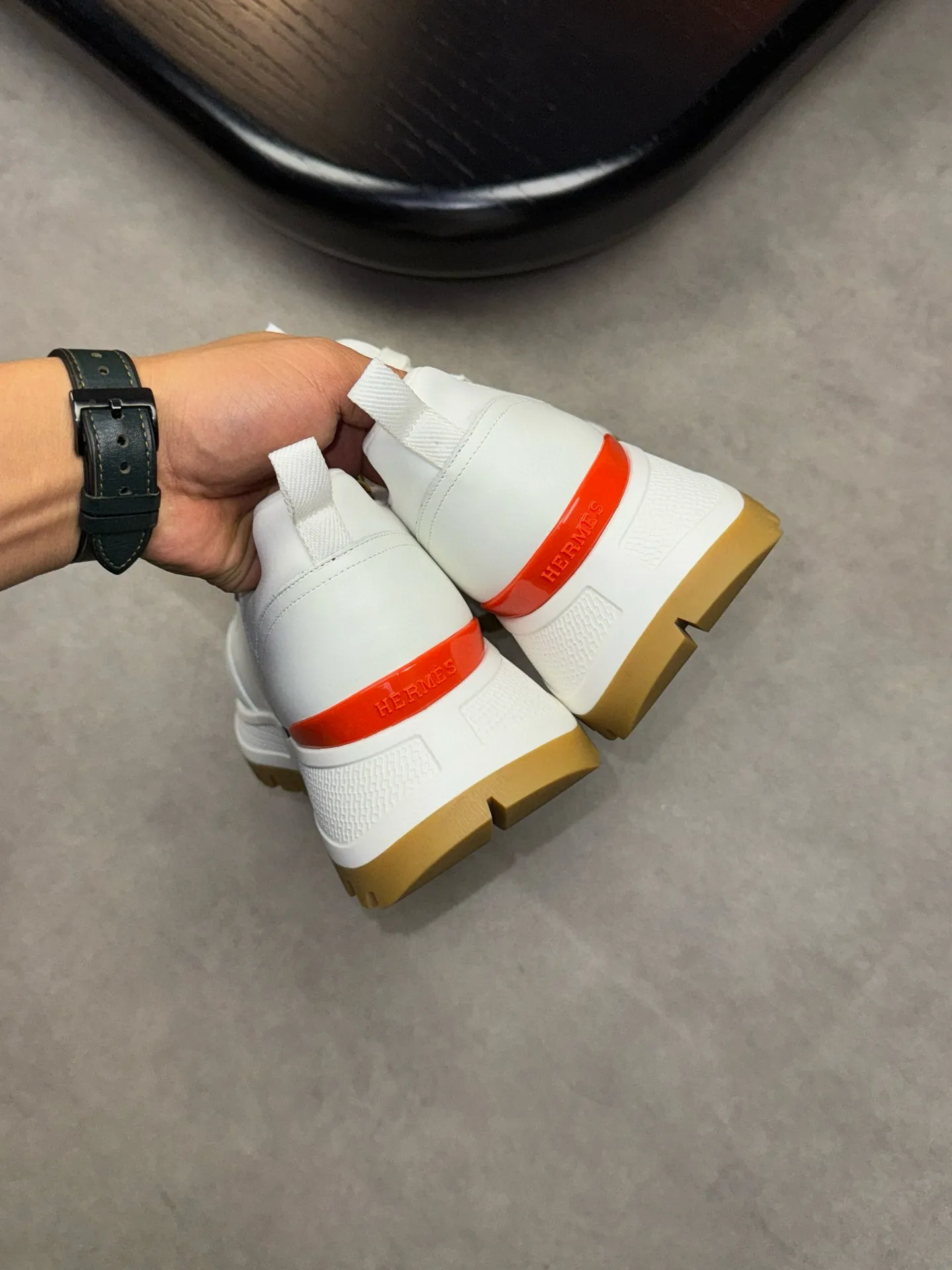 [HERMES] Hermès men's shoes💰560💰 - High-end quality original casual sports shoes - Upper: 🔝Nappa calfskin, high-grade elastic cloth, brand webbing - Lining: elastic cloth, foot pad; water-dyed cowhide - Outsole: ultra-light T men's shoes 💰U foam rubber; two-color molded outsole -Ultra-high quality control and fine workmanship: outstanding (high-end, extravagance, grade) -Size: 39-44 (38, 45, can be customized)